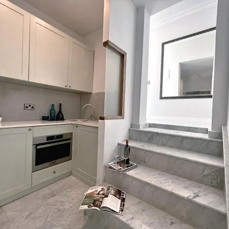 King's Penthouse With Sea View Terraces 아파트 *