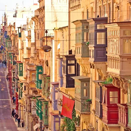 아파트 King's Penthouse With Sea View Terraces 발레타